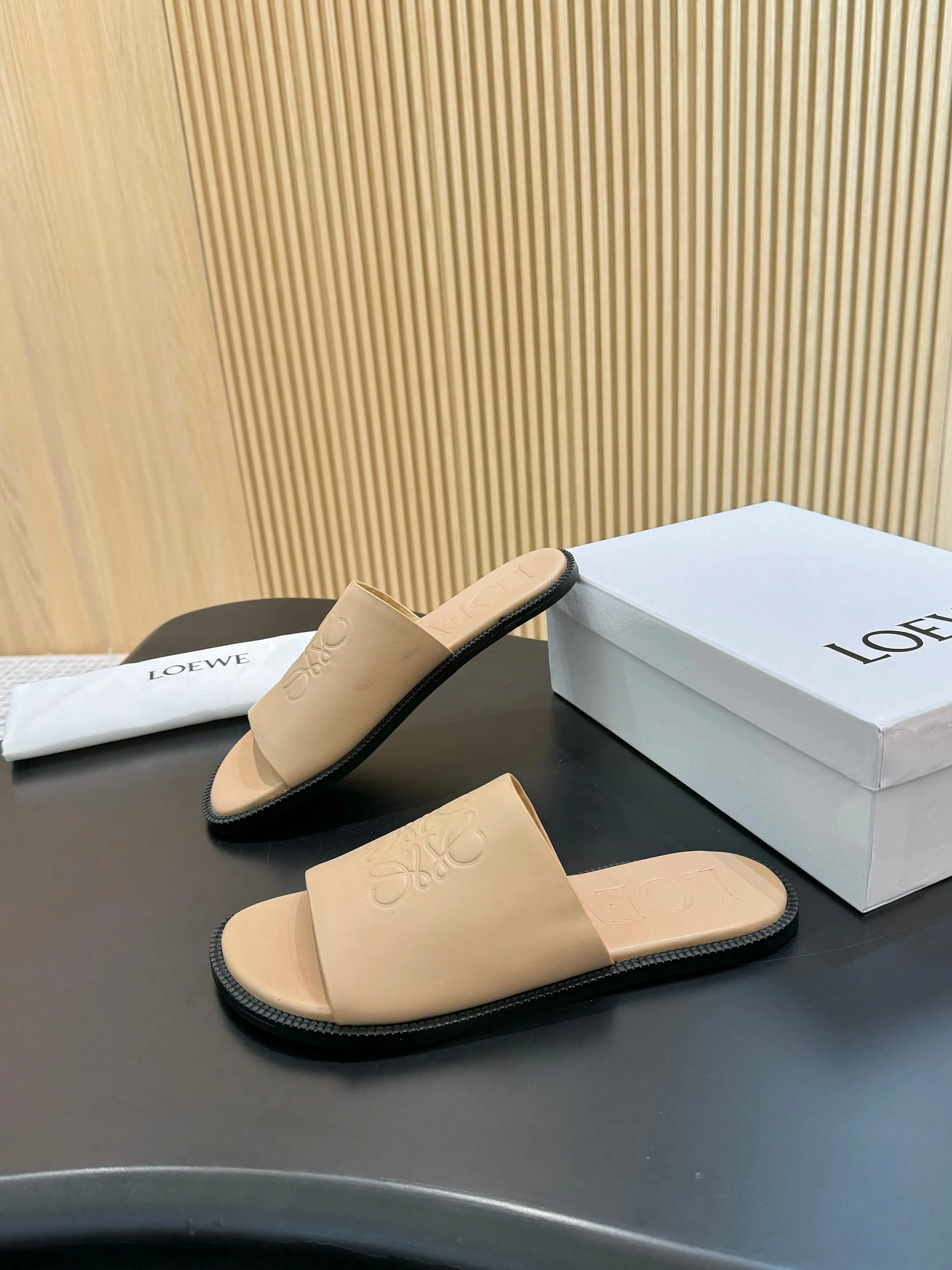👟👟Ex-factory price 340👟👟 Genuine leather sole +40 LOEWE 25th spring and summer new style, same style for men and women, six colors to choose from. Code number:35-45